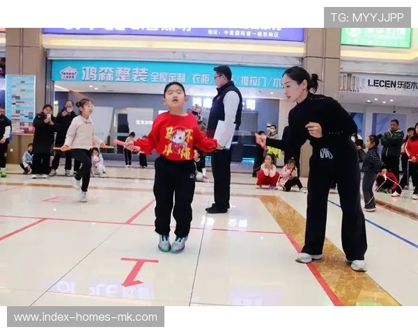 花式跳绳社区赛成为周末家庭活动新宠